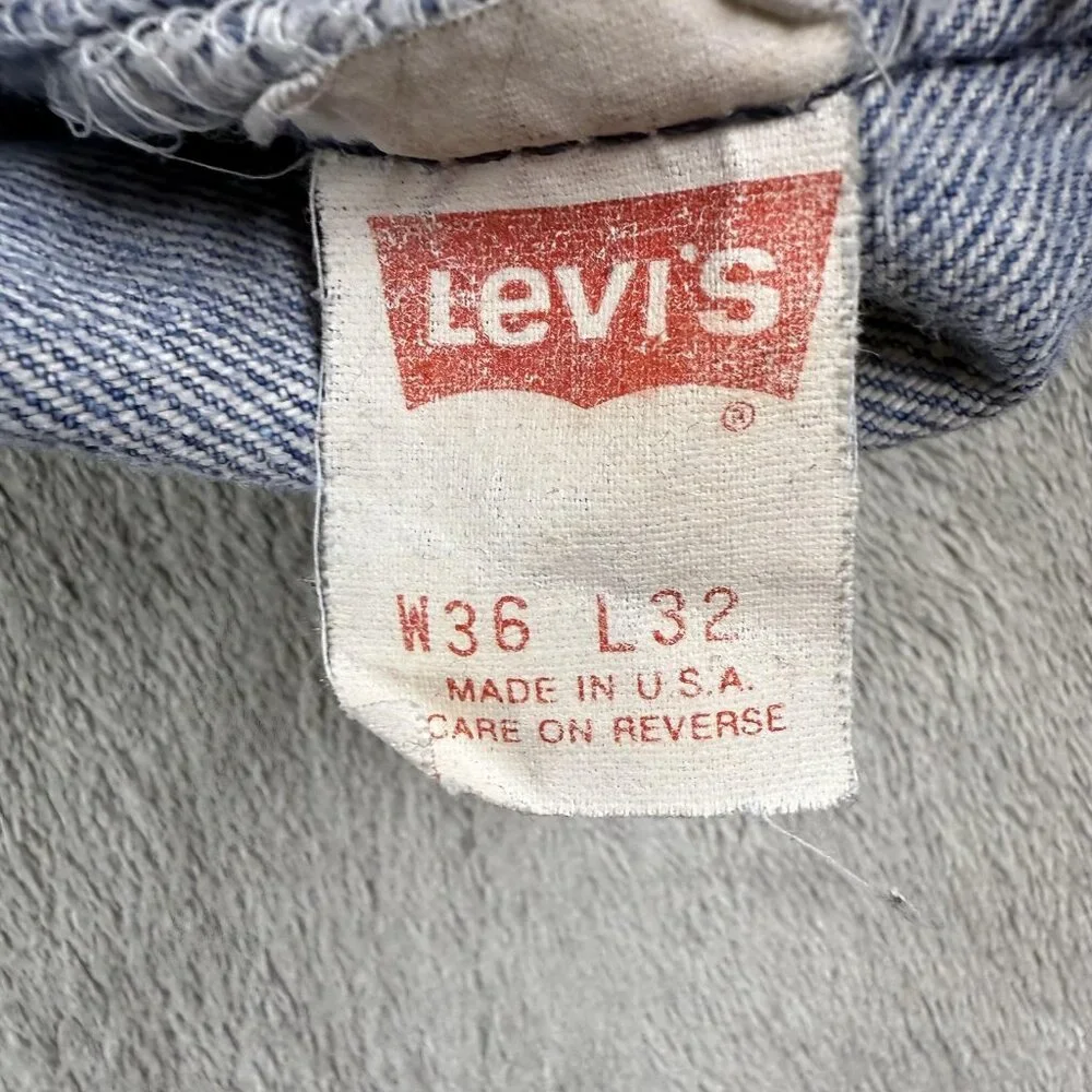Vintage Levi's 501 Jeans Mens 34x32 Blue Light Wash Straight Leg Denim USA 90s